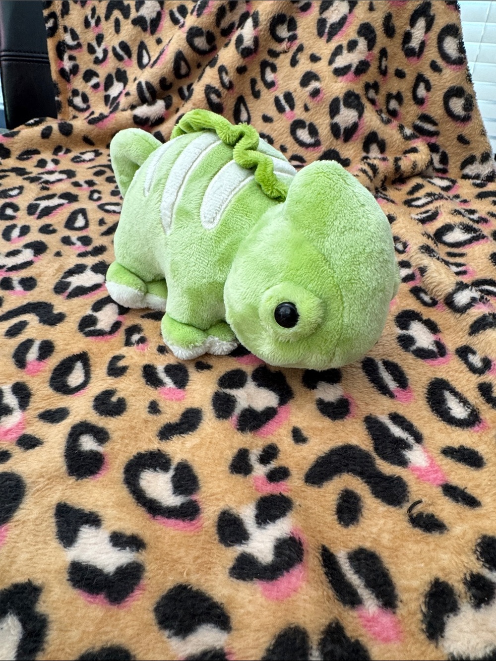 Green Plush Chameleon Toy for Small Pets - Soft Cuddly Companion